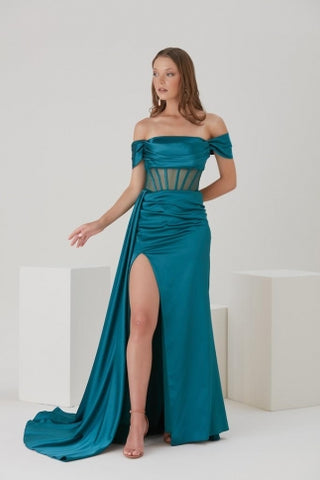 VESTIDO TURQUESA CON CORSET Y TRANSPARENCIAS MANGAS CAIDAS CON CAUDA